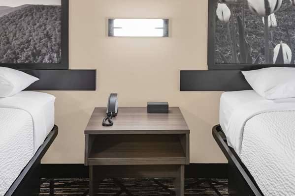  - Super 8 Hotel Charlottesville