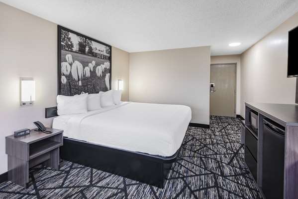  - Super 8 Hotel Charlottesville