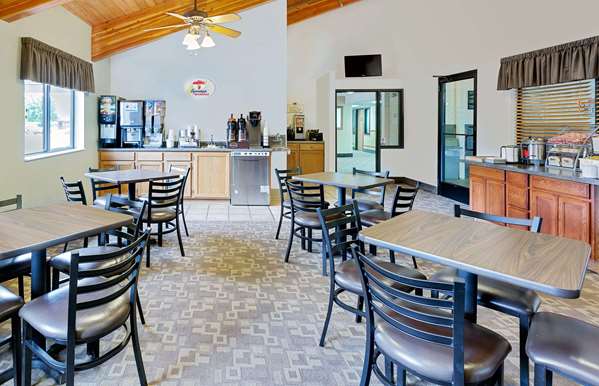  - Super 8 Hotel St James