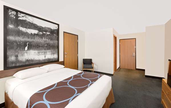  - Super 8 Hotel St James