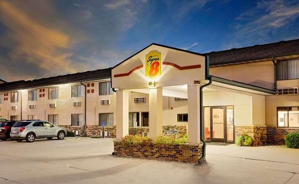 Exterior view - Super 8 Hotel St James