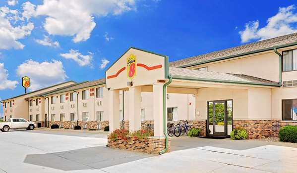 Exterior view - Super 8 Hotel St James