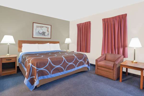 Suite - Super 8 Hotel Middletown