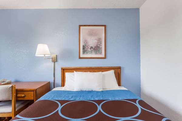  - Super 8 Hotel Norwich