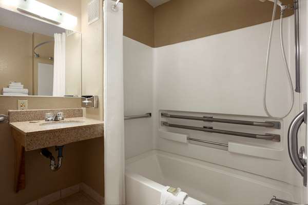  - Super 8 Hotel Pulaski