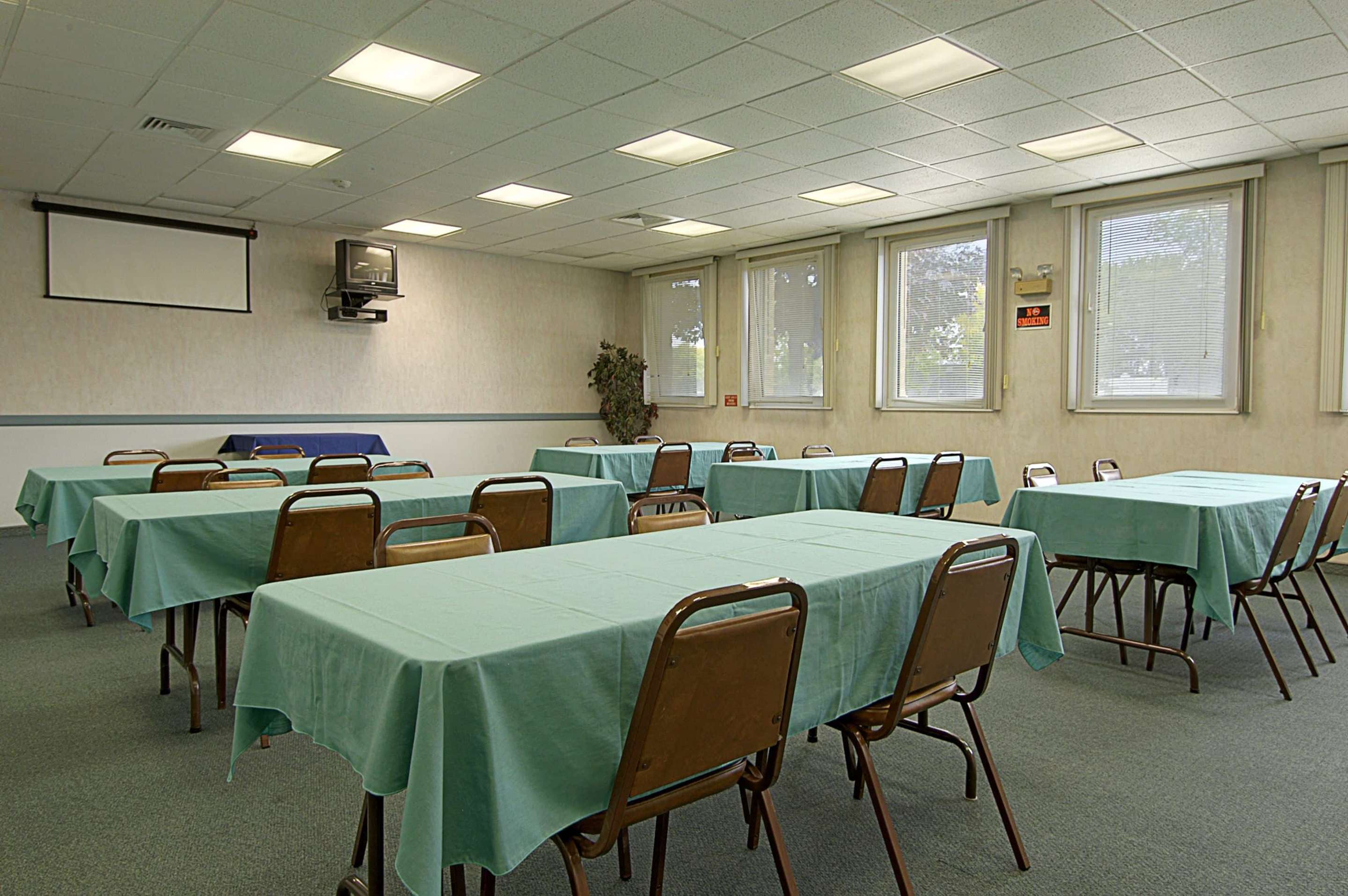Meeting Room | Super 8 by Wyndham Plattsburgh