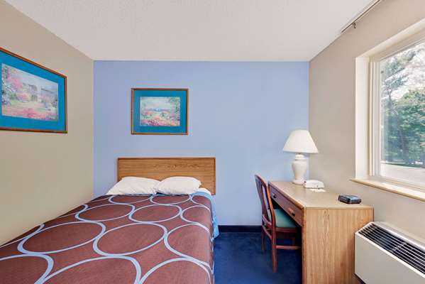  - Super 8 Hotel Newburgh - I-87, Exit 17