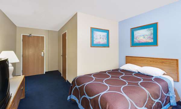  - Super 8 Hotel Newburgh - I-87, Exit 17