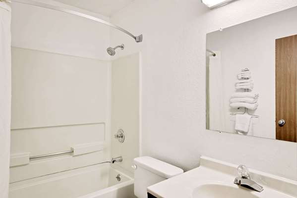  - Super 8 Hotel Newburgh - I-87, Exit 17