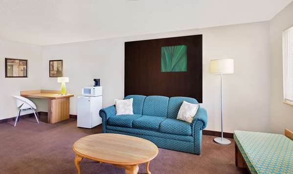 Suite - Super 8 Hotel Newburgh - I-87, Exit 17