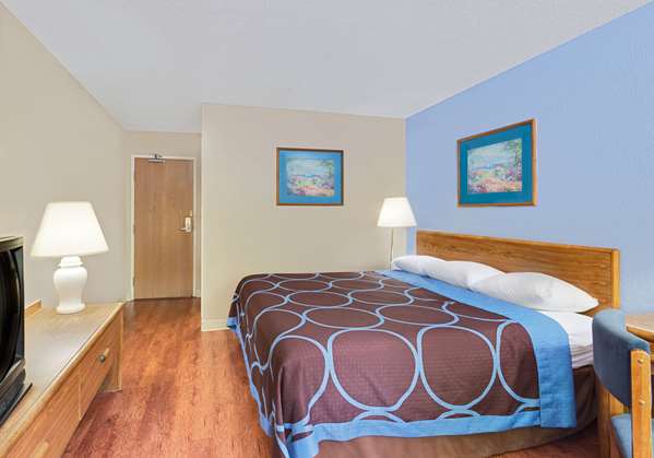  - Super 8 Hotel Newburgh - I-87, Exit 17