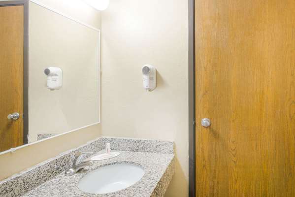  - Super 8 Hotel Massena