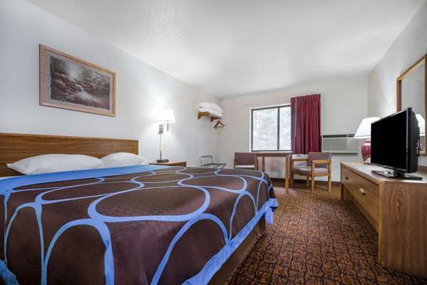  - Super 8 Motel Park Rapids