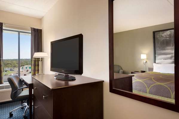  - Super 8 Hotel 7th North Street Liverpool - I-81, Exit 25