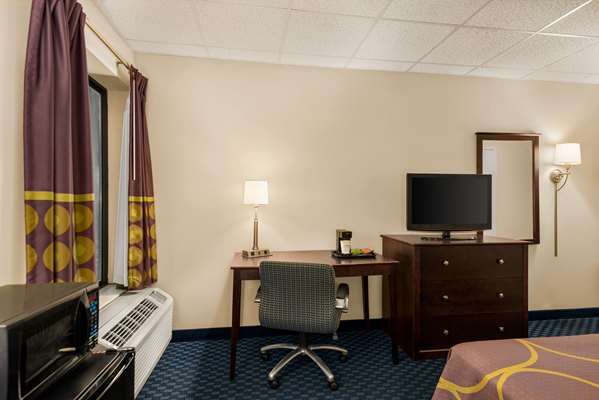  - Super 8 Hotel 7th North Street Liverpool - I-81, Exit 25