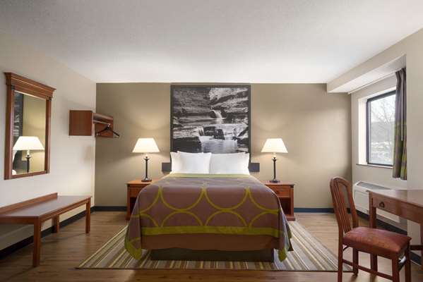 Suite - Super 8 Hotel Ithaca