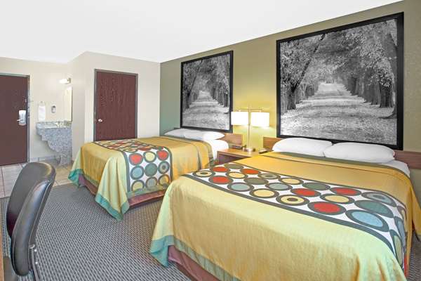  - Super 8 Hotel Windsor - I-39, I-90 & I-94, Exit 131