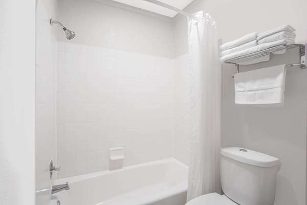  - Super 8 Hotel Windsor - I-39, I-90 & I-94, Exit 131