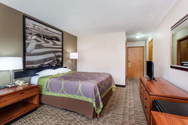  - Super 8 Hotel Platteville