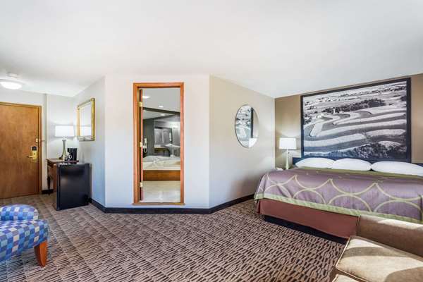 Suite - Super 8 Hotel Platteville