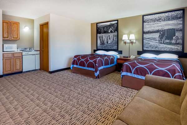 Suite - Super 8 Hotel Platteville