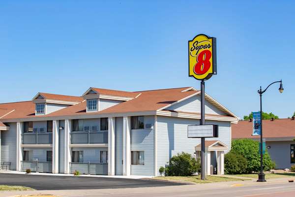 Exterior view - Super 8 Hotel La Crosse