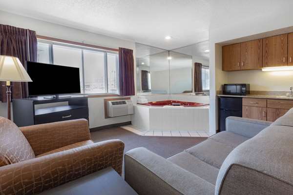 Suite - Super 8 Hotel La Crosse