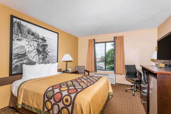  - Super 8 Hotel Sun Prairie - US 151, Exit 102