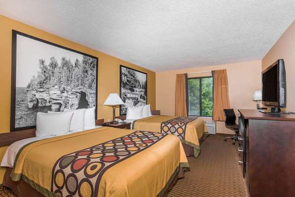  - Super 8 Hotel Sun Prairie - US 151, Exit 102