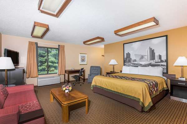  - Super 8 Hotel Sun Prairie - US 151, Exit 102