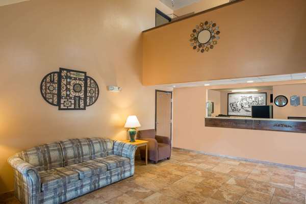  - Super 8 Hotel Sun Prairie - US 151, Exit 102