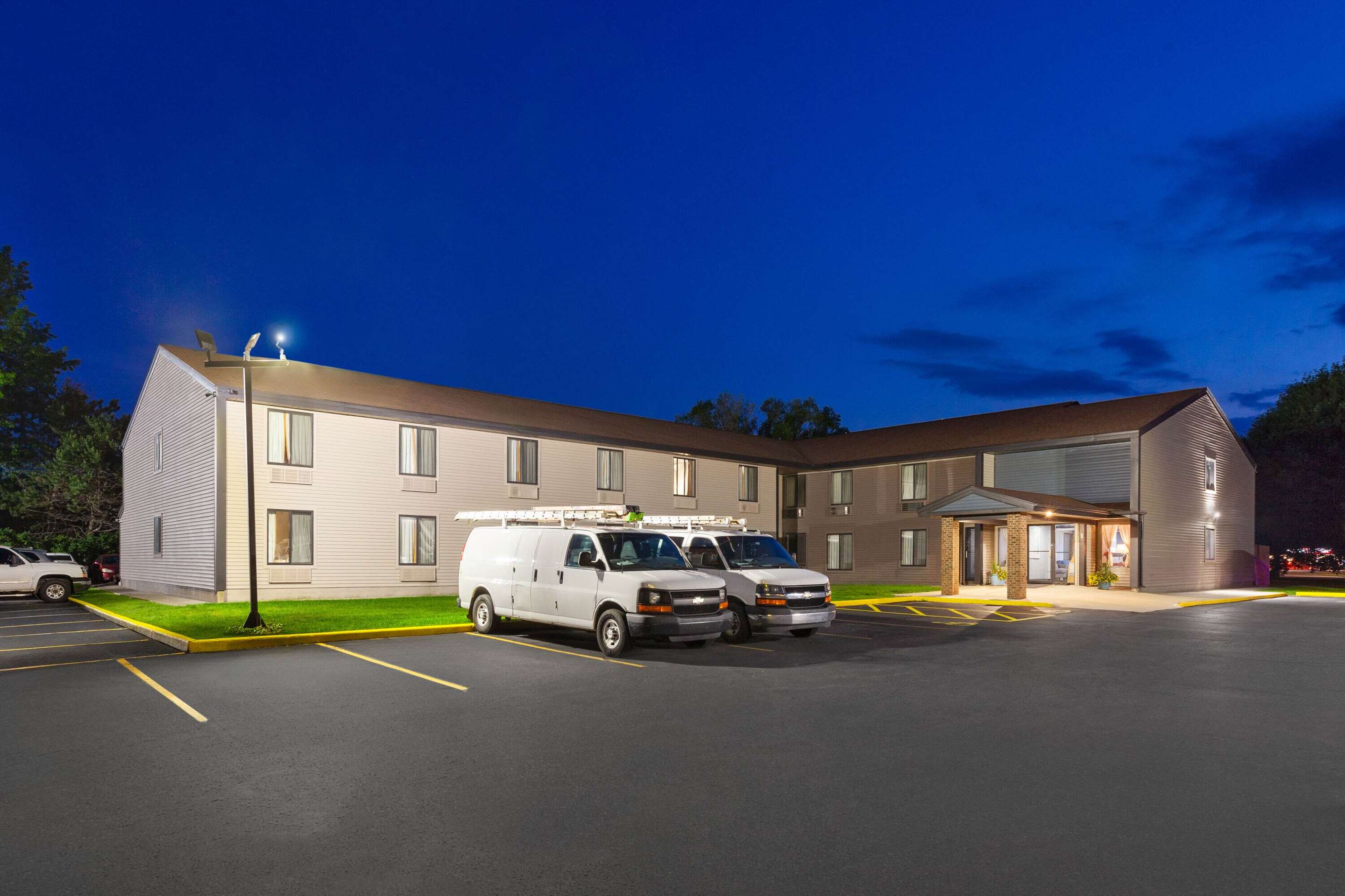 Exterior | Super 8 by Wyndham Sun Prairie/Madison E