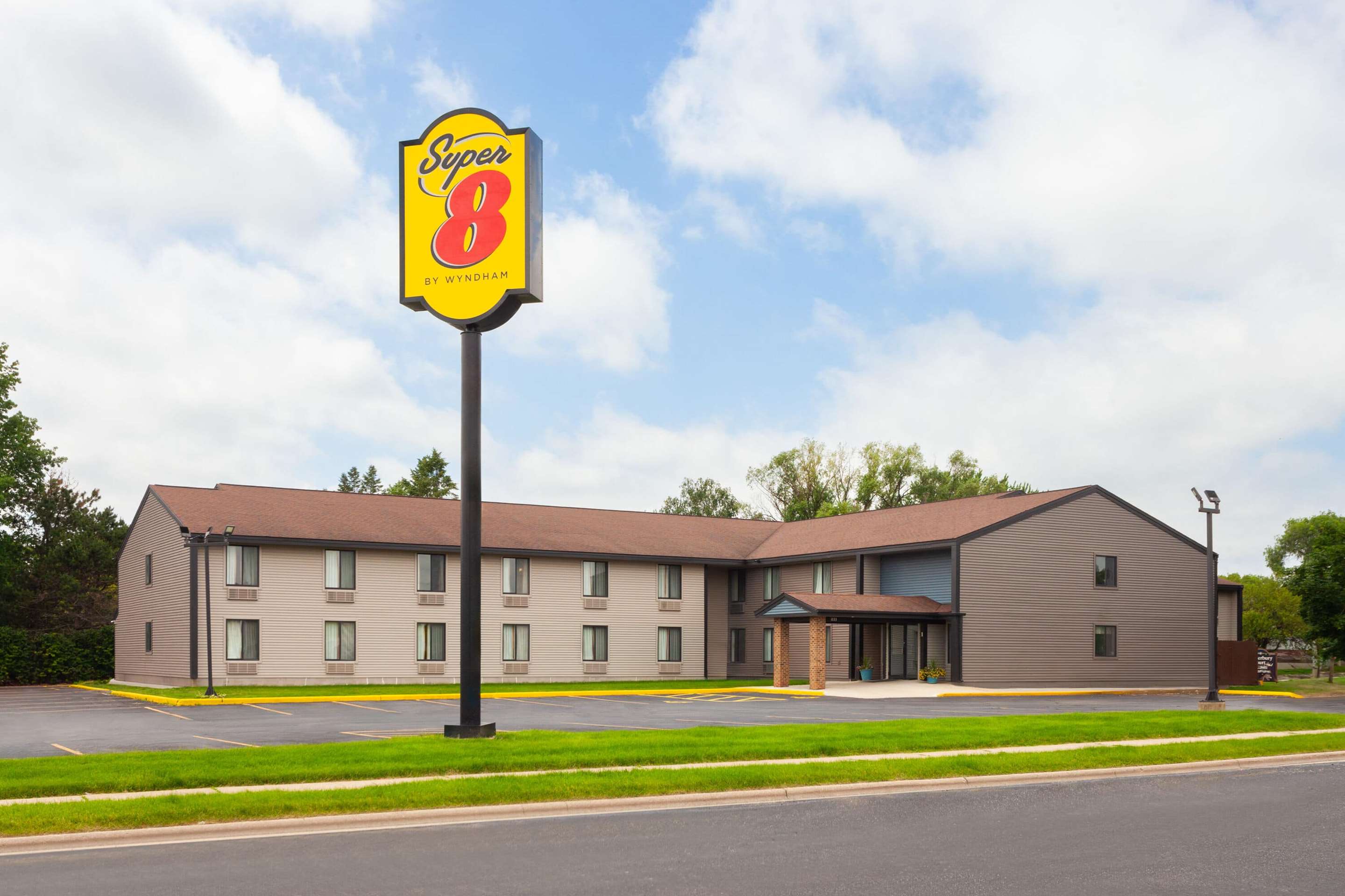 Exterior | Super 8 by Wyndham Sun Prairie/Madison E