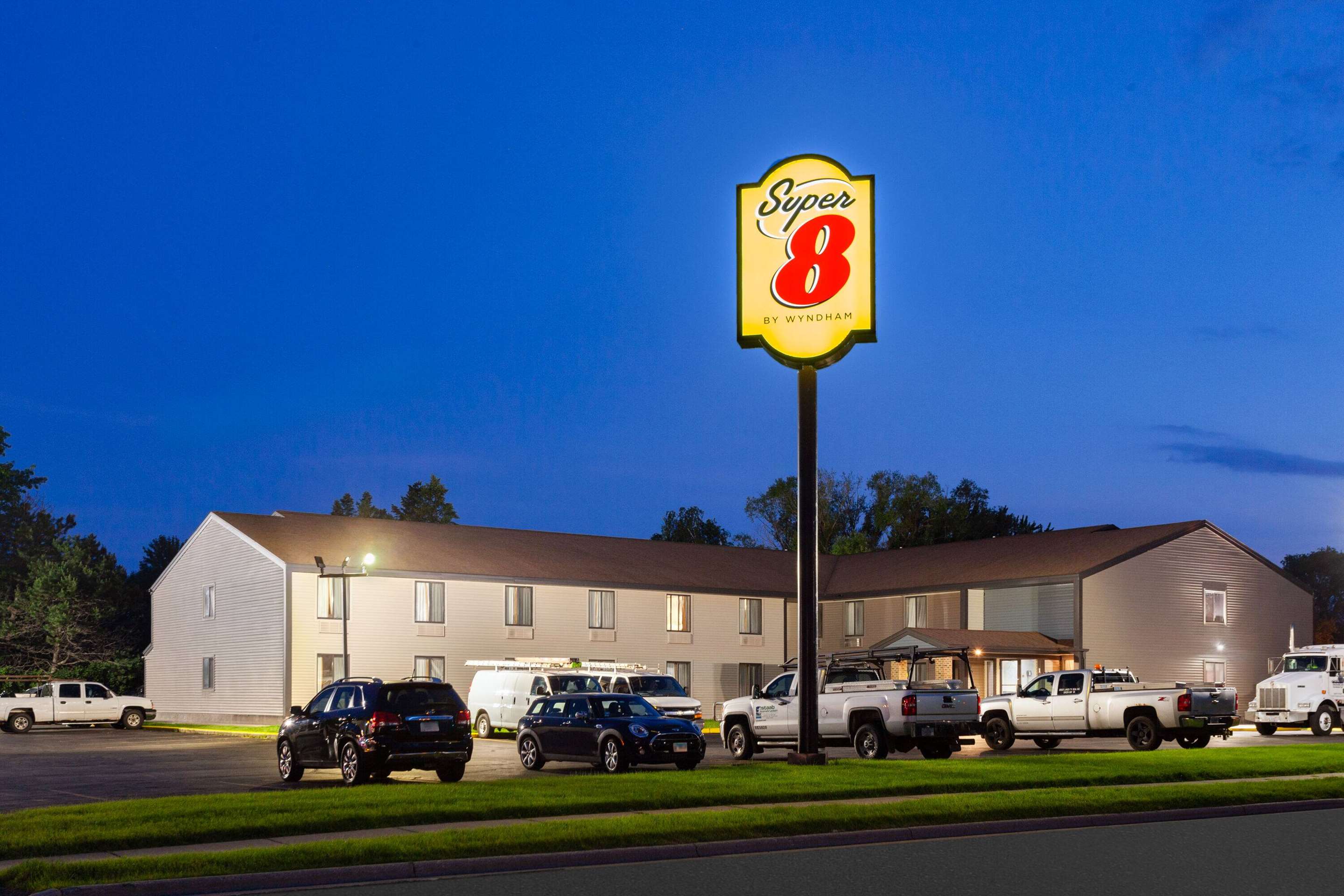 Exterior | Super 8 by Wyndham Sun Prairie/Madison E