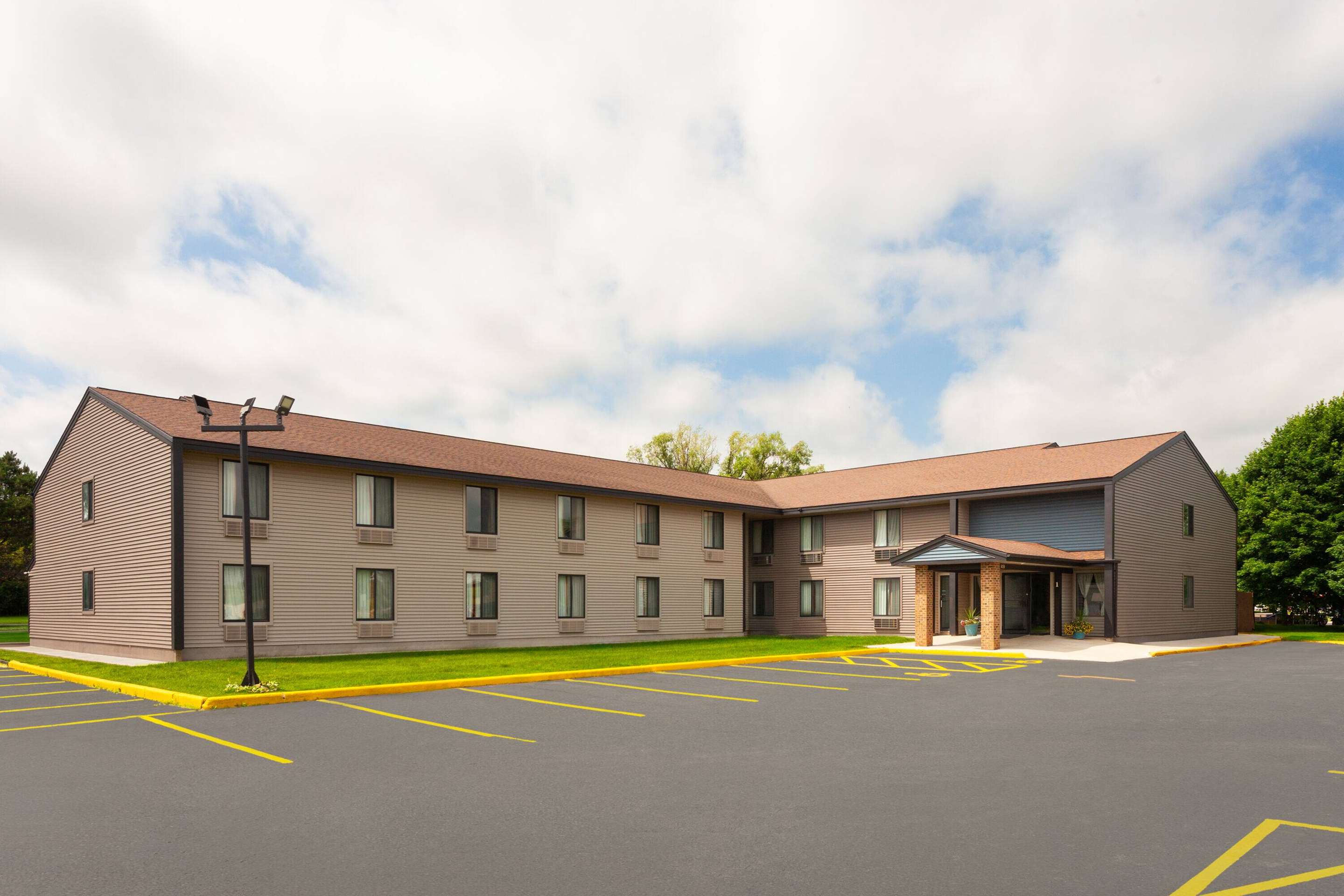 Exterior | Super 8 by Wyndham Sun Prairie/Madison E