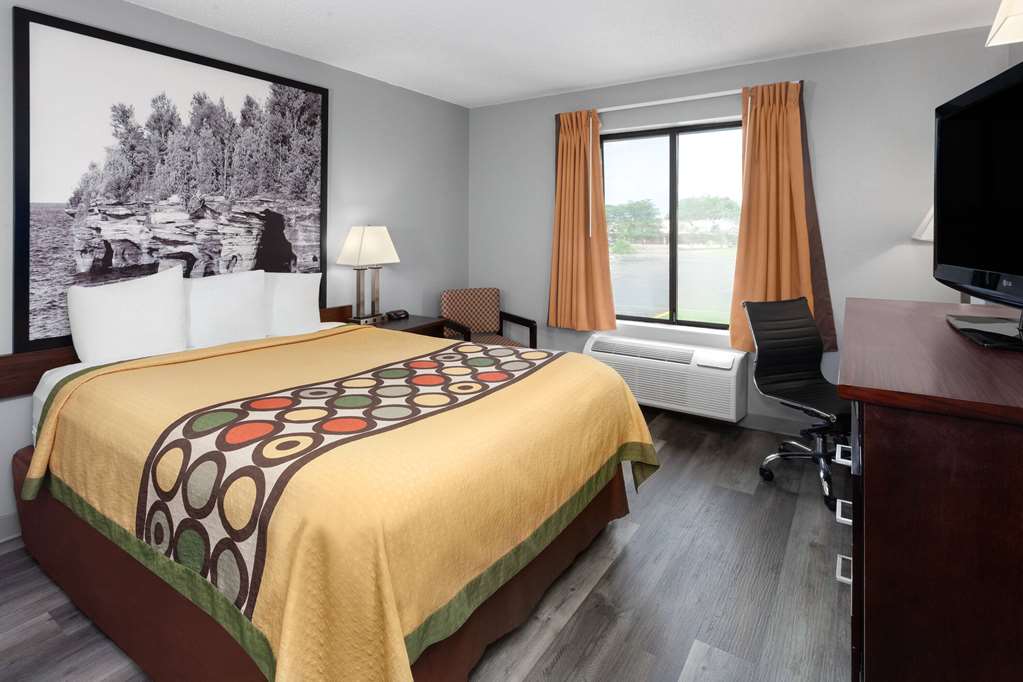 SUPER 8 BY WYNDHAM SUN PRAIRIE/MADI-guestroom-Guest Room,On-Site.jpg