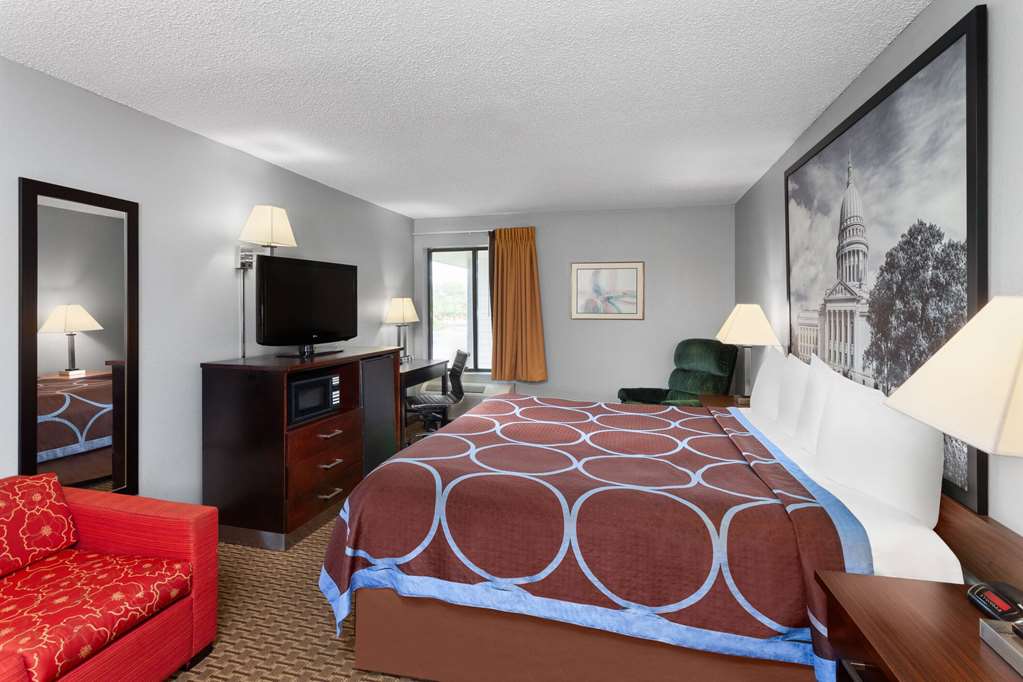 SUPER 8 BY WYNDHAM SUN PRAIRIE/MADI-guestroom-Guest Room,Suite,On-Site.jpg