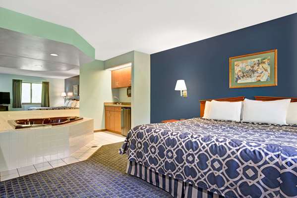 Suite - Super 8 Motel Hudson - I-94, Exit 2