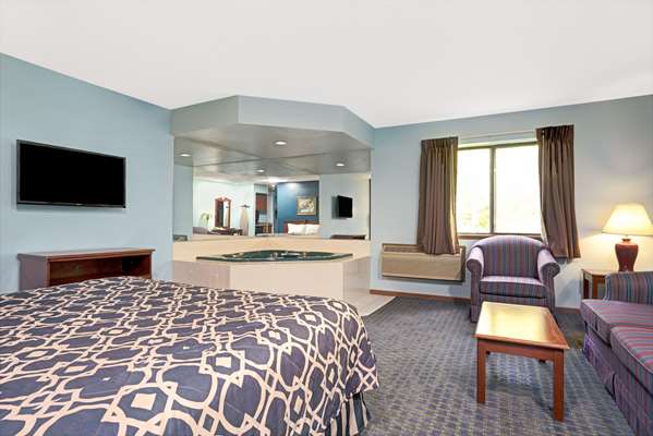 Suite - Super 8 Motel Hudson - I-94, Exit 2