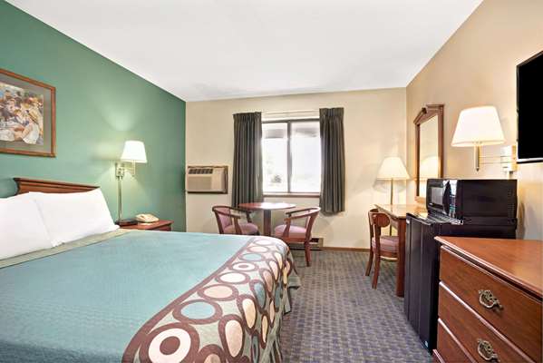  - Super 8 Motel Hudson - I-94, Exit 2