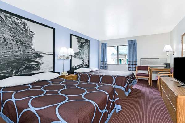  - Super 8 Hotel Wisconsin Dells - I-90 & I-94, Exit 87