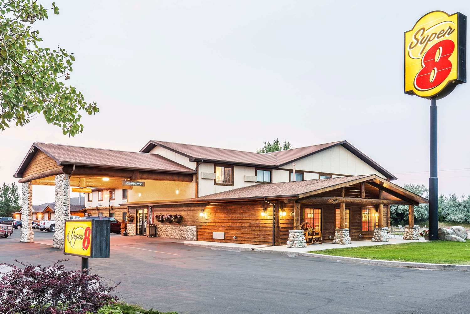 SUPER 8® HARDIN Hardin MT 201 West 14th 59034