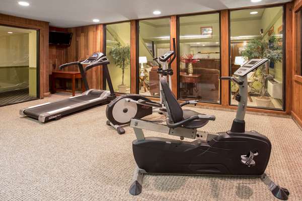 Fitness/ Exercise Room - Super 8 Hotel Airport Oshkosh - I-41, Exit 116