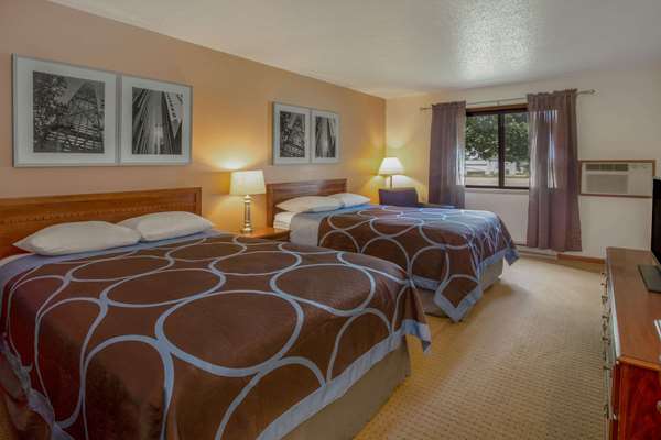  - Super 8 Hotel Airport Oshkosh - I-41, Exit 116