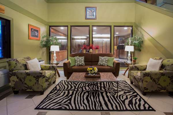  - Super 8 Hotel Airport Oshkosh - I-41, Exit 116