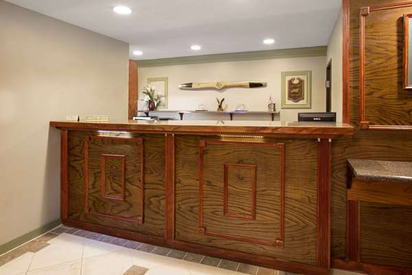  - Super 8 Hotel Airport Oshkosh - I-41, Exit 116