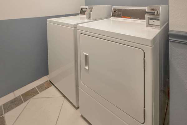 Amenities - Super 8 Hotel Airport Oshkosh - I-41, Exit 116