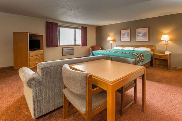Suite - Super 8 Hotel Hartford