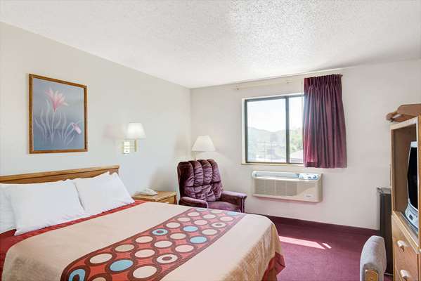  - Super 8 Hotel Waynesburg - I-79, Exit 14