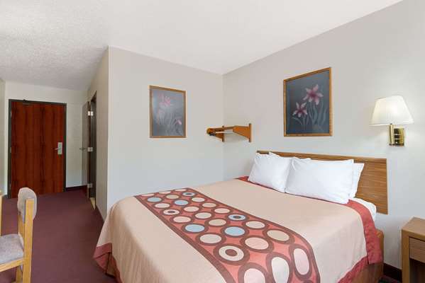  - Super 8 Hotel Waynesburg - I-79, Exit 14